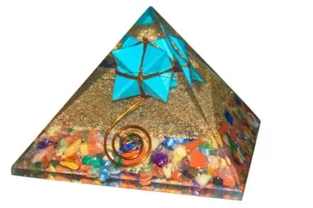 7 Chakra Orgon Pyramid med tyrkis Merkaba stjerne