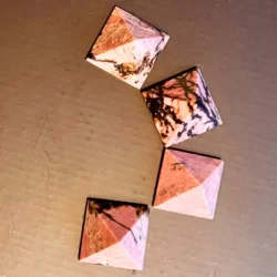 Rhodocrosit pyramide