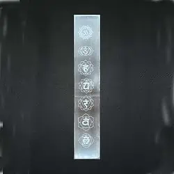 Selenit plade stor med hvide chakra symboler